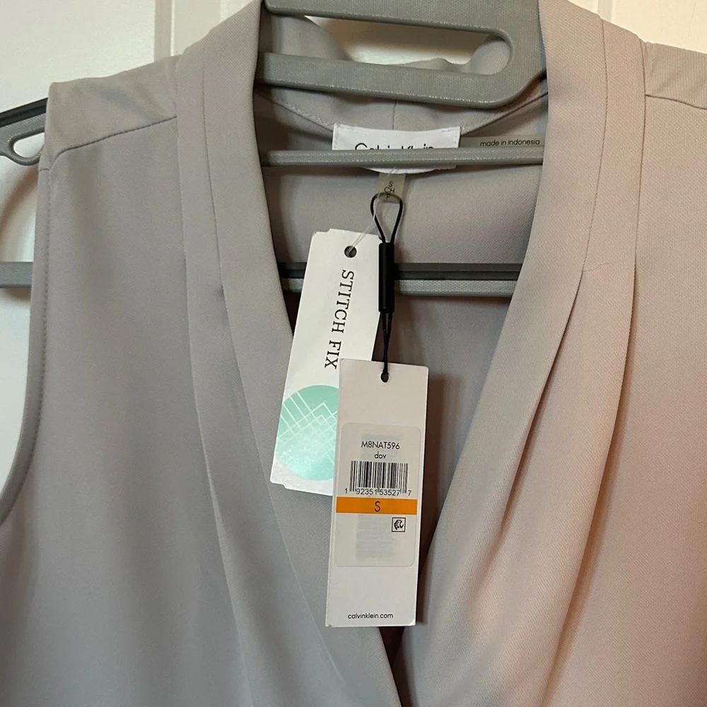 NWT Calvin Klein Women's Light Gray Sleeveless Blouse - Picture 3 of 4